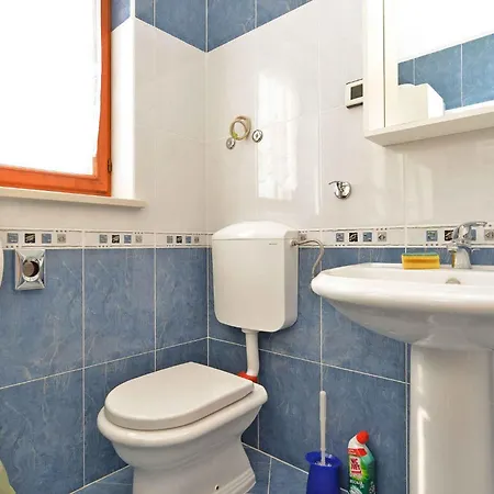 Beachfront In Novigrad-istrien 44284 Appartamento