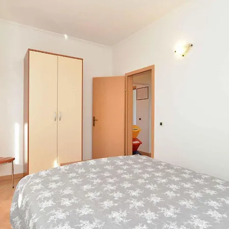 Beachfront In Novigrad-istrien 44284 Appartamento *